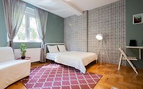 ! Promo! Central Evergreen Studio - Free Public Parking-Fast Wi-Fi